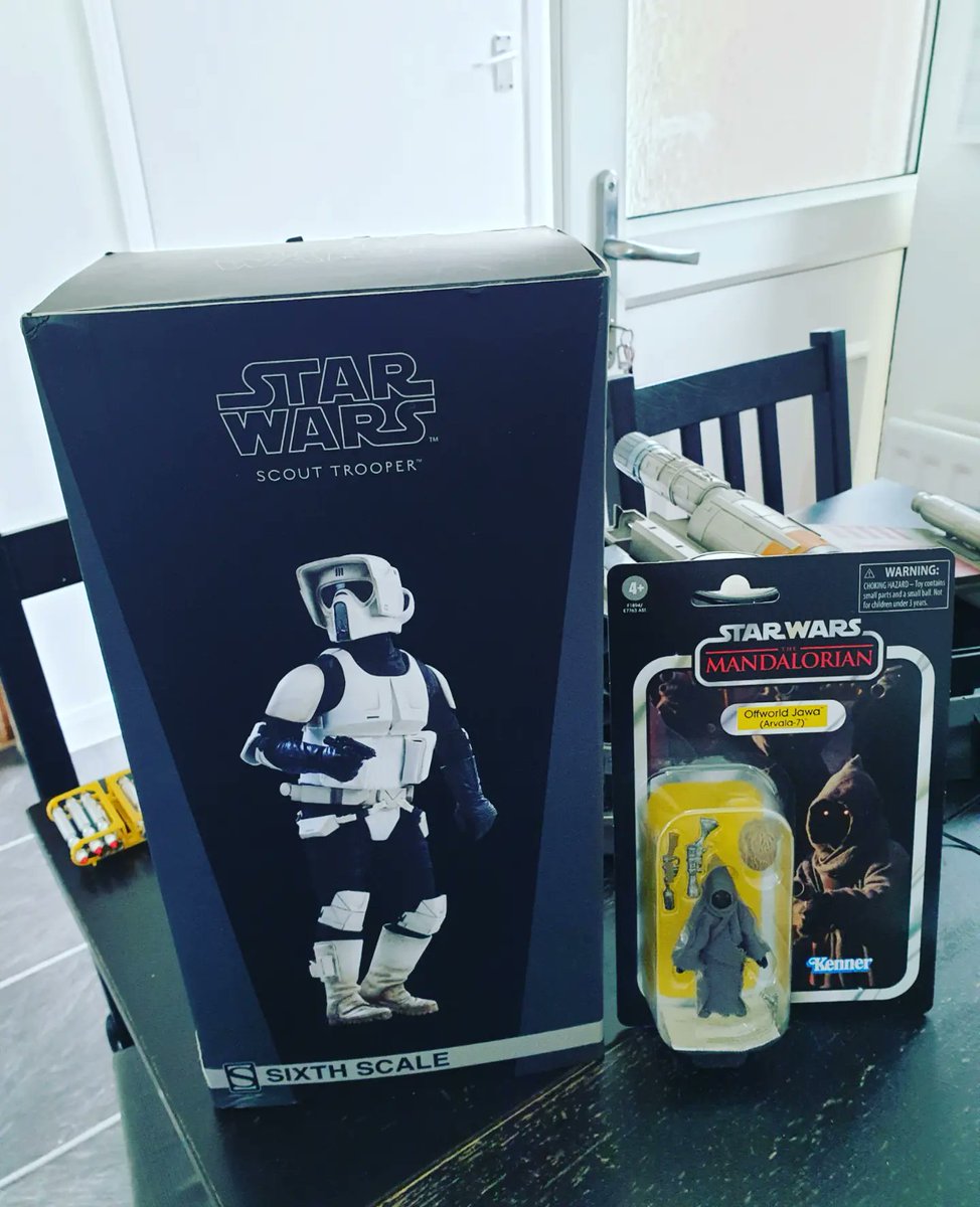 SmMarwood's tweet photo. Mail Call
A second sideshow scout trooper and a cheeky offworld jawa from the mandalorian. 🖤
#starwars #sideshowstarwars #sideshowcollectibles #sideshow #scouttrooper #onesixthscale #thevintagecollection #offworldjawa #utinni #starwarsfansince1977 #starwarsfans https://t.co/c9EWp0DMO1