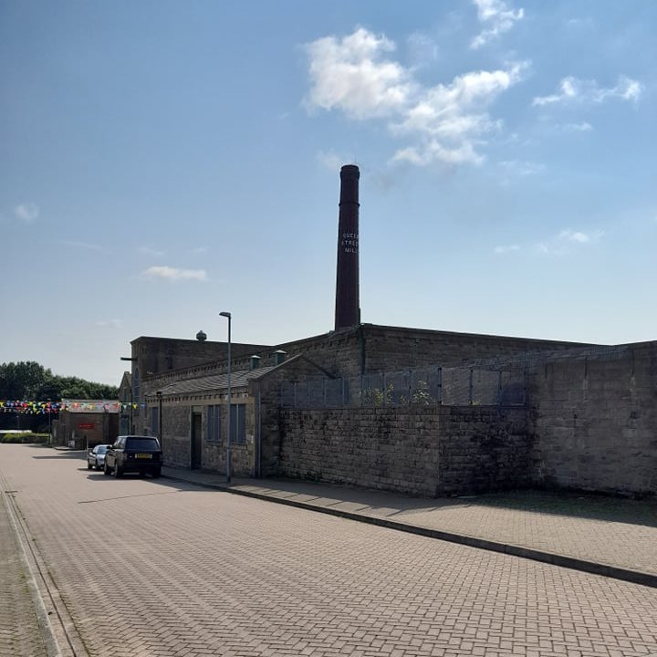 ❓Spot the difference. 
These two pictures are #QueenStreetMill before 1918 and one from today. 
In 1918 a fire ripped through the mill. The damage was extensive, the fire destroyed the three-storey section of the mill. 
Why not visit us soon? bit.ly/QueenStreetmill
#Burnley