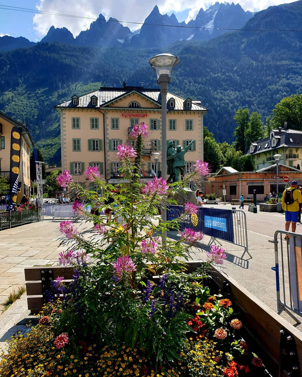 Fashionable fun in Chamonix with one of my best @amrk731 ❤🖤 #Chamonix #girlstrip #dayout #dresses #missoni #dress #printeddress #France #frenchvacation #summer21