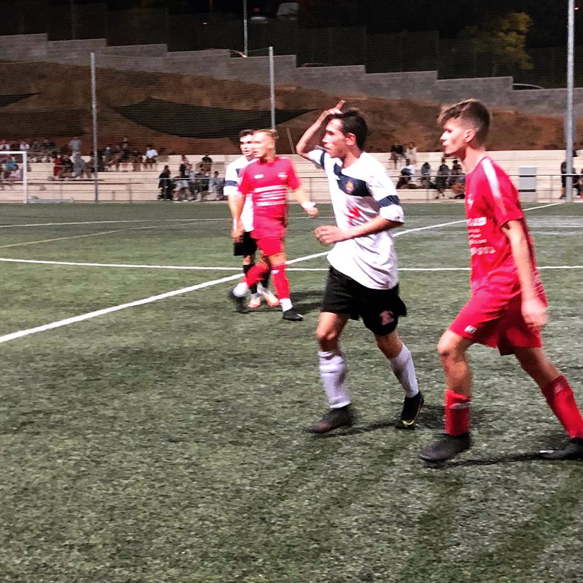📸 Imágenes del amistoso de ayer en el Mpal. de Sant Genis. Partido para ir cogiendo rodaje, con muy buenas sensaciones.

😉 Agradecer al @sgpenitentes por el trato. Muchísima suerte para esta temporada!

@sgpenitentes 2-3 U.D. Pastrana
⚽ Kevin
⚽ Sergio Saavedra
⚽ Estrada