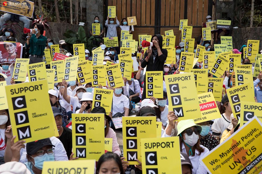 KenRoth's tweet photo. More than 400,000 Myanmar civil servants haven't given up on democracy for their country. They are still on strike, some seven months since the military's Feb. 1 coup. https://t.co/JZkwfwb1xT https://t.co/oxr3GuBrHy