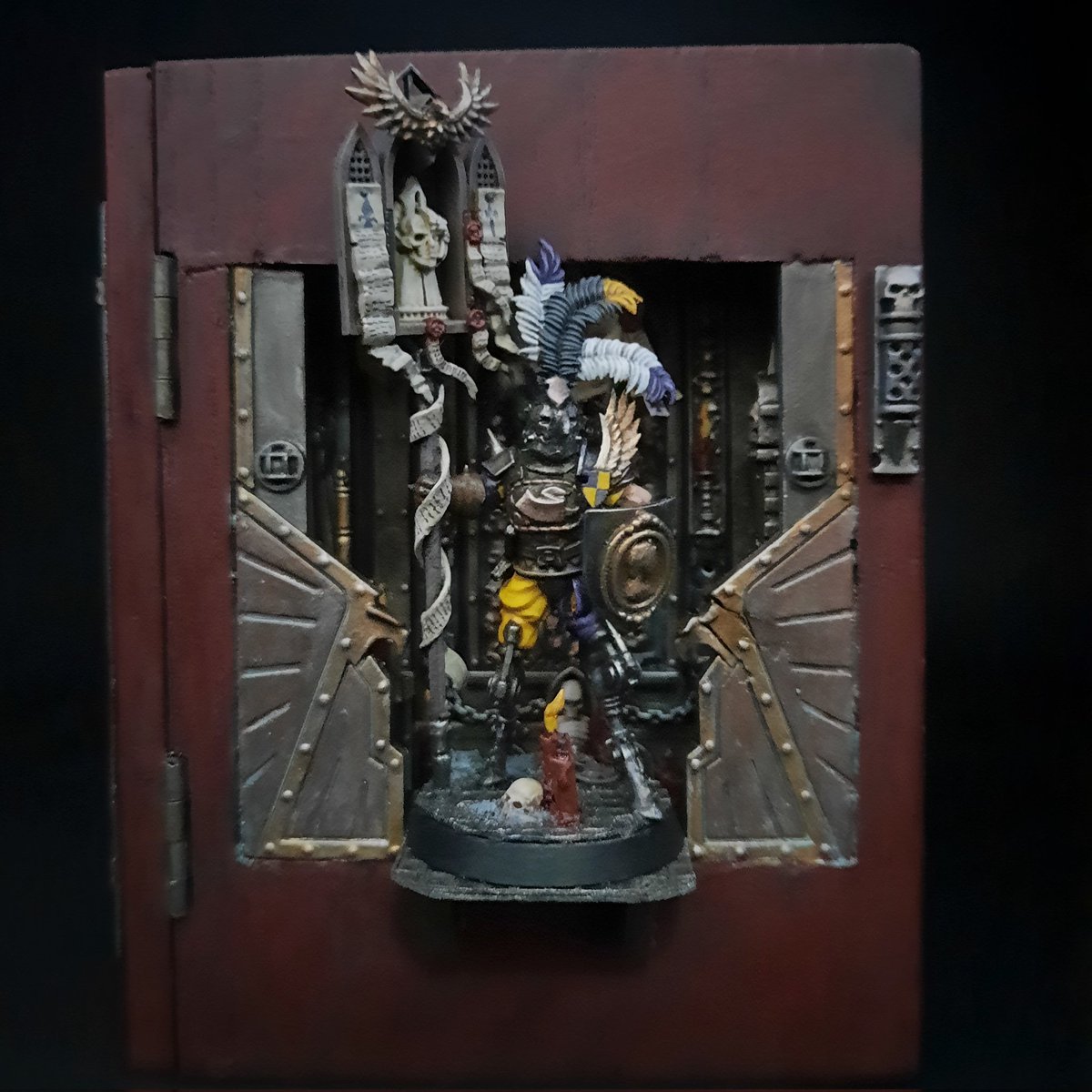 Warped_Paint's tweet photo. And the #grilletbox to display the  Honour Guard in is done.

Displaying the skull of The Fiend of Olverach. And the sword of Lady Elora that killed the hulking Mutant: Serenity.

 #WarhammerCommunity #PaintingWarhammer #Inq28 #Inquisitor #Warmongers #Warmaidens @WarComTeam https://t.co/vjczrZbp2L