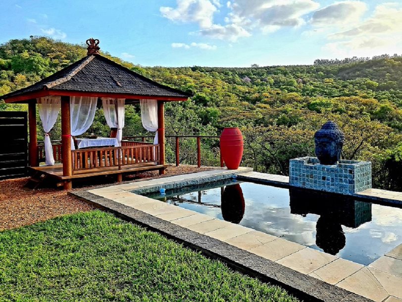 3 Luxurious Lowveld Retreats in Hazyview exclusivegetaways.co.za/2021/08/11/oh-…