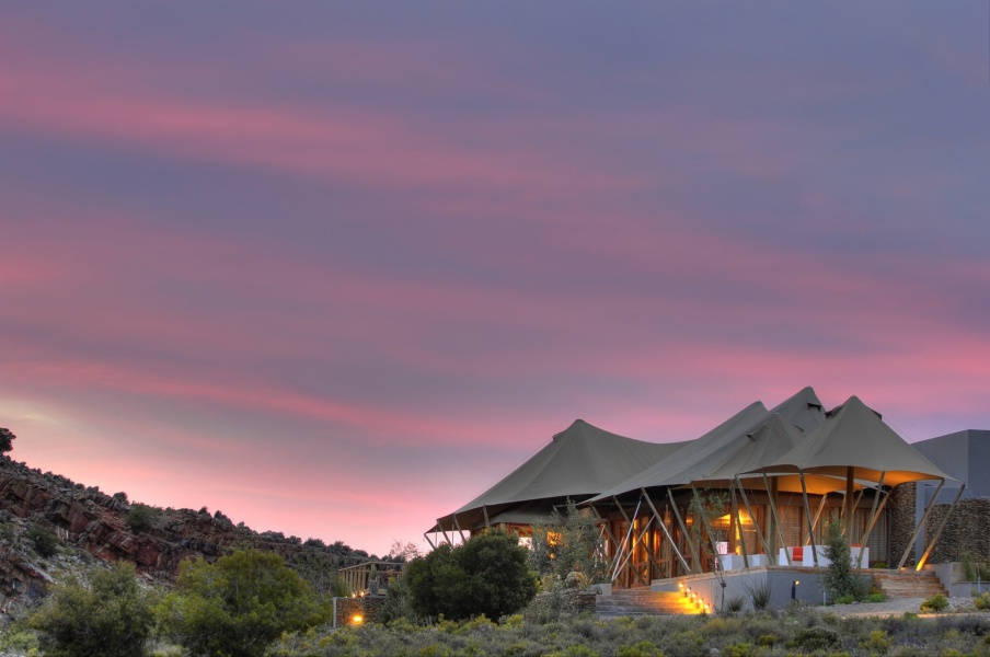 Tented Safaris and Glamping in Nature Under 3 Hours from Cape Town exclusivegetaways.co.za/2021/04/26/ten…
