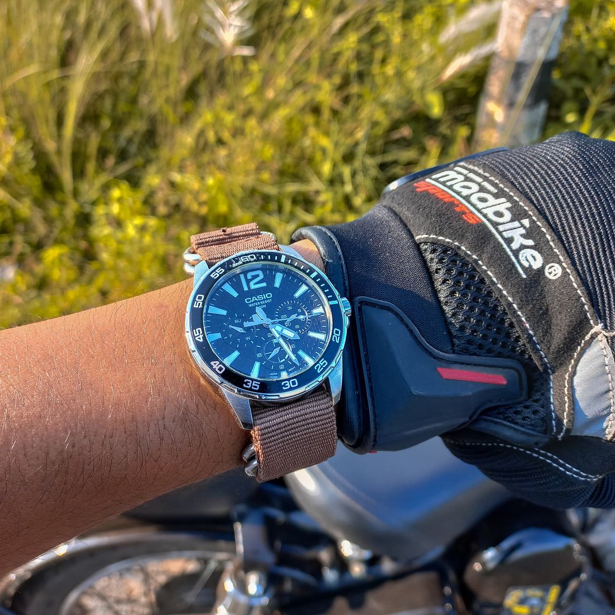 MooiStraps's tweet photo. Zulu Strap Brown 
Photo by: arijit.jpg 

#mooistraps #mooindia #casiowatches #chronograph #casio #zulustraps https://t.co/mWL2kvIx1H