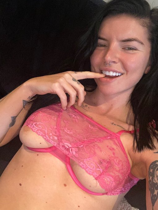 Watch Beth Spiby's leaked NSFW photo on TwXstars