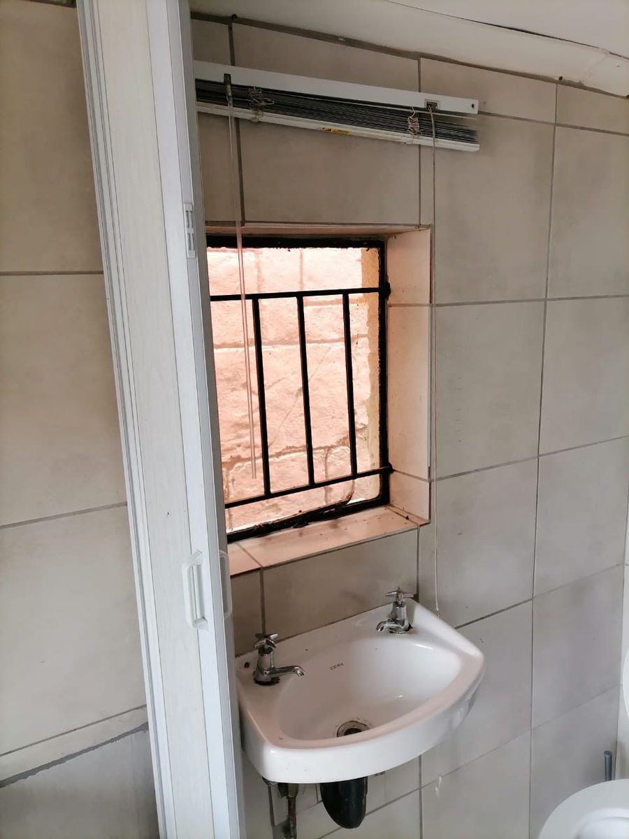 Michel_GroupSA's tweet photo. Michel’s Property – offering you a new home to rent in Hursthill😁

A spacious single room with Free Water, a shared Bathroom and Kitchen is available to rent immediately!!! https://t.co/fHDQCiMLjy