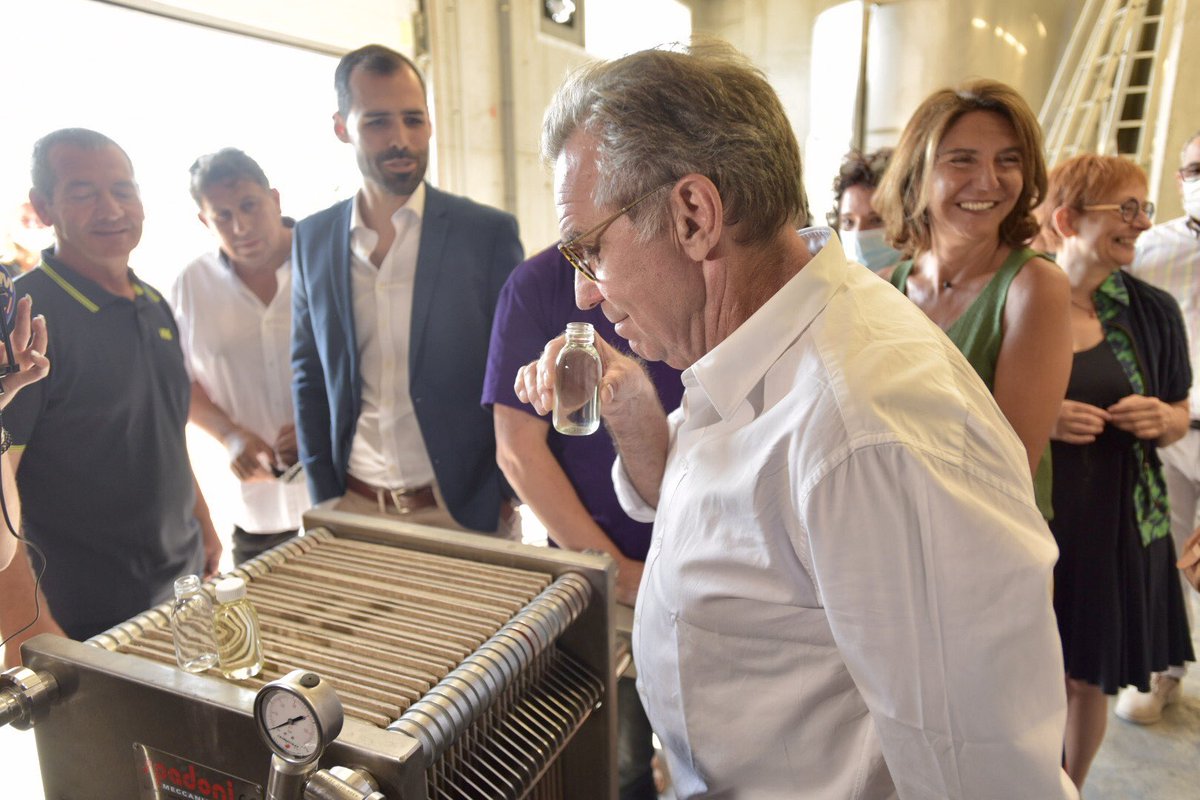 Non, la #lavande ne sera JAMAIS un produit chimique ou « dangereux » ! J’appelle la Commission européenne <a href="/UEFrance/">Commission européenne 🇪🇺</a> à ne pas céder à cette manipulation absurde qui aboutirait à un désastre. Aux côtés des professionnels de la filière, mon engagement est total ! ✊