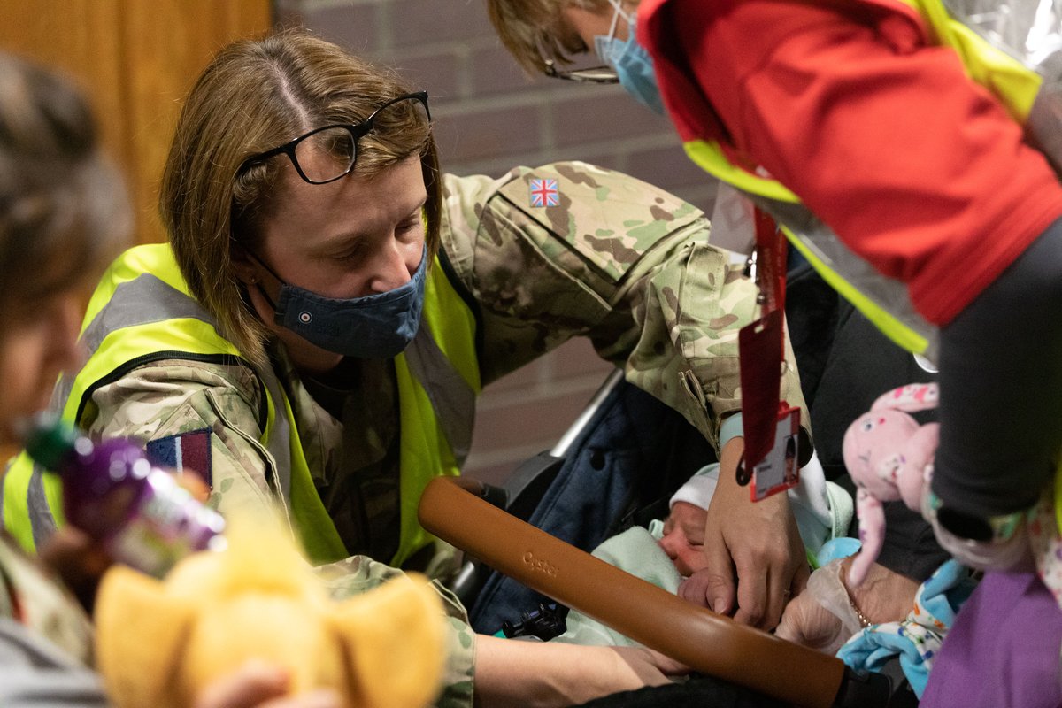 DefenceHQ's tweet image. Personnel at RAF Brize Norton have been supporting those evacuated from Afghanistan as they arrive in the UK, handing out food, drink, toys and blankets.