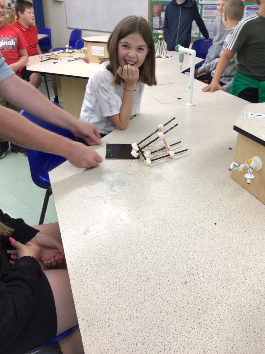 Da Vinci were getting creative making earthquake proof buildings out of straws, marshmallows and spaghetti- some of them were still standing even after a violent earthquake! @RBAcad #futurearchitects