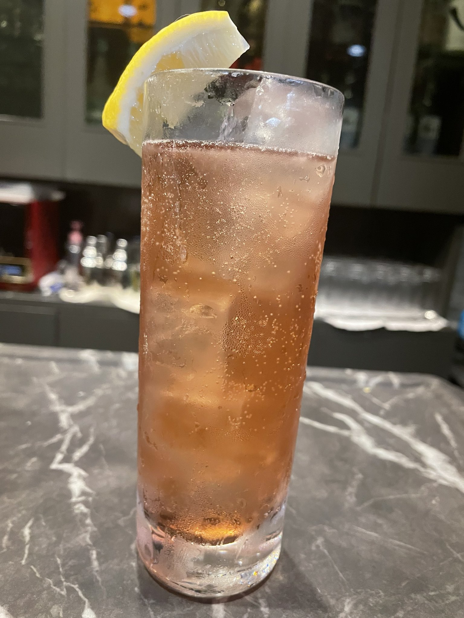 とき バーテンダー V Twitter 今日もカクテル作りました 悪魔のカクテル エル ディアブロ テキーラの癖のある辛さとカシスの甘さが同時に来る辛いのに甘い不思議なカクテルになっています 悪魔の名を持つ甘口カクテル テキーラが好きな方はぜひバーカオスで