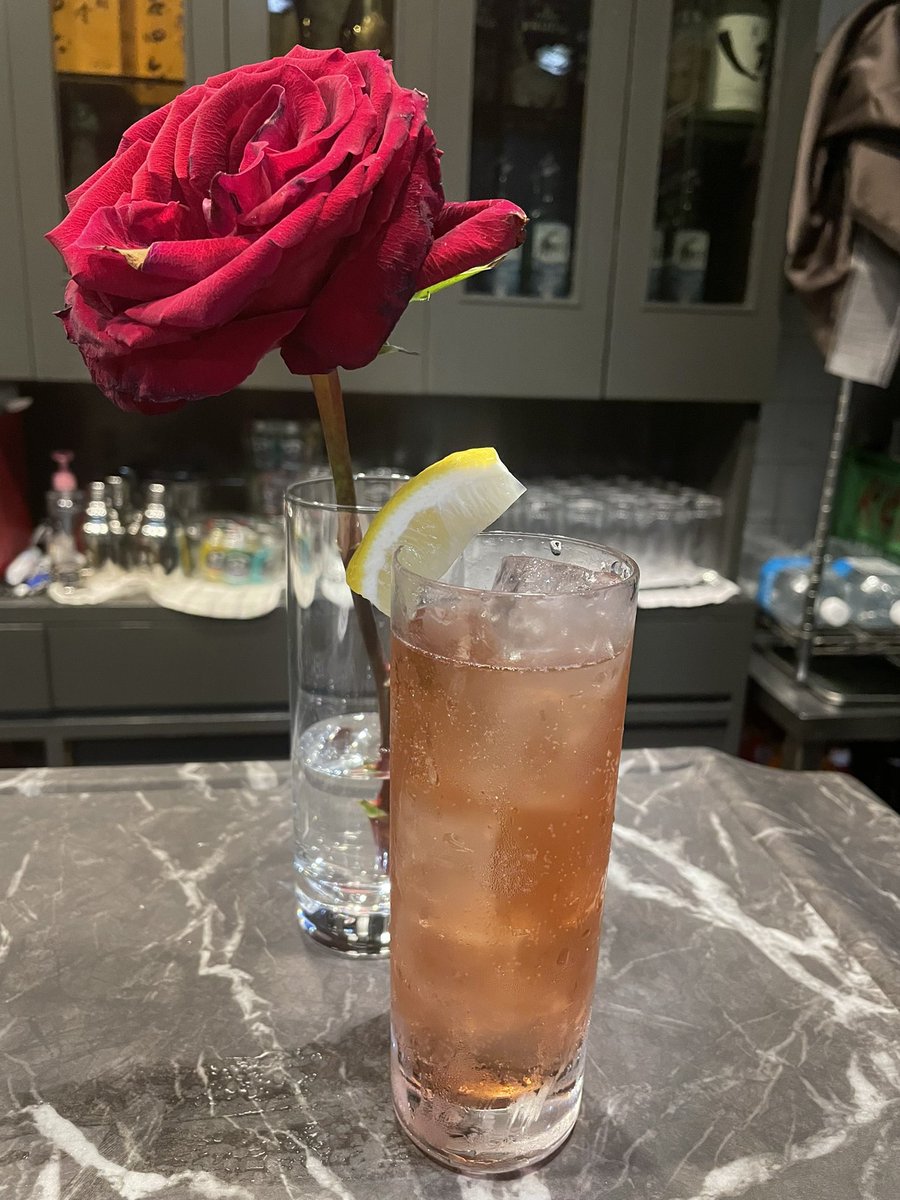 とき バーテンダー V Twitter 今日もカクテル作りました 悪魔のカクテル エル ディアブロ テキーラの癖のある辛さとカシスの甘さが同時に来る辛いのに甘い不思議なカクテルになっています 悪魔の名を持つ甘口カクテル テキーラが好きな方はぜひバーカオスで