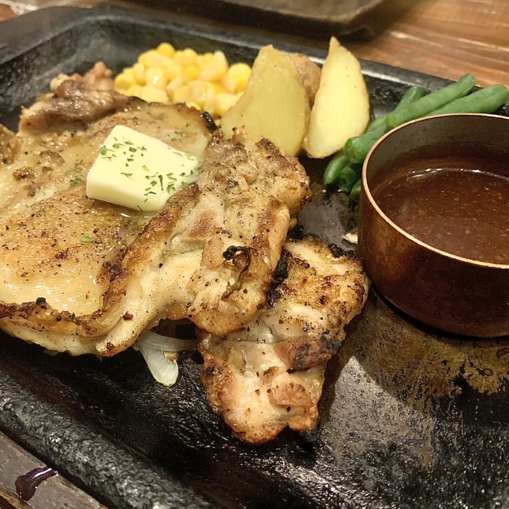 vape_space_ryu's tweet photo. 今日は猛暑で仲町台ガラガラだったな…
悲しい事にウチも😣
明日はどうかなぁ💦
安くて美味いハンバーグ・チキンステーキ食べて元気出そ🥩✨
って
今日はいつものハンバーグ屋さん激混み💦
セットで1,000円(税込)だもんな…
#MMING
#仲町台のハンバーグならココ
#チキンステーキも美味い https://t.co/IMuRXsbbrL