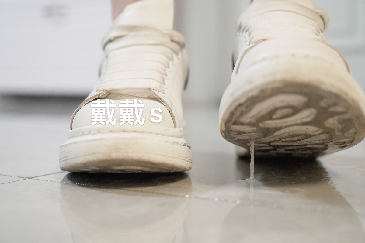 #sm #鞋控 #鞋底奴 #女S #女王姐姐 鞋底被我的口水弄脏掉了，怎么办呢 https://t.co/S1Ue8B4LTw