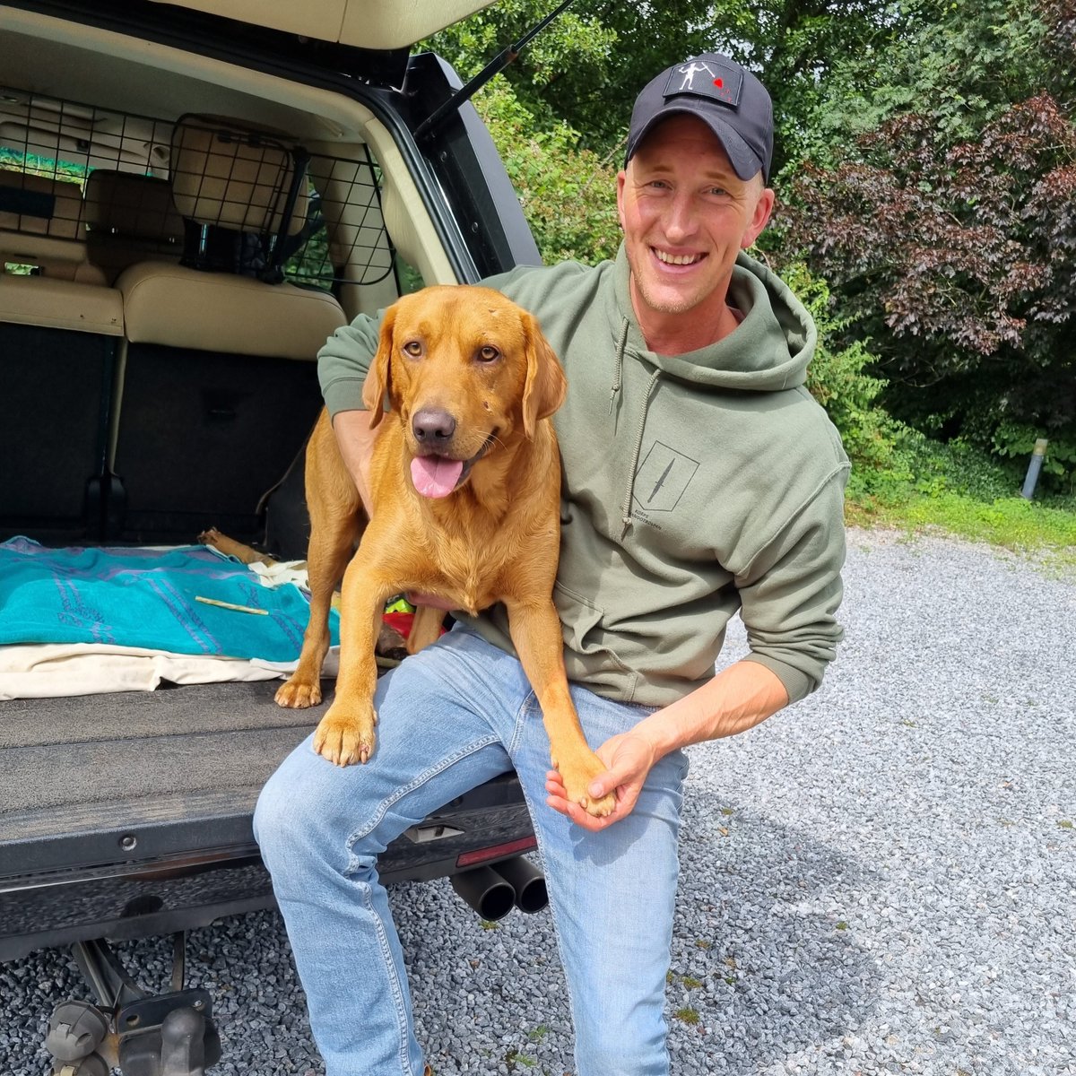 Rufus the rascal's rescue 'tail' 🐶 #InternationalDogDay 

Read more about the day our coastguard teams reunite Rowan &amp; Rufus, 2 days after Rufus had tumbled over a  cliff edge on holiday

bit.ly/3gyLDRA

(#999Coastguard - helping pets so hoomans don't get in danger too)