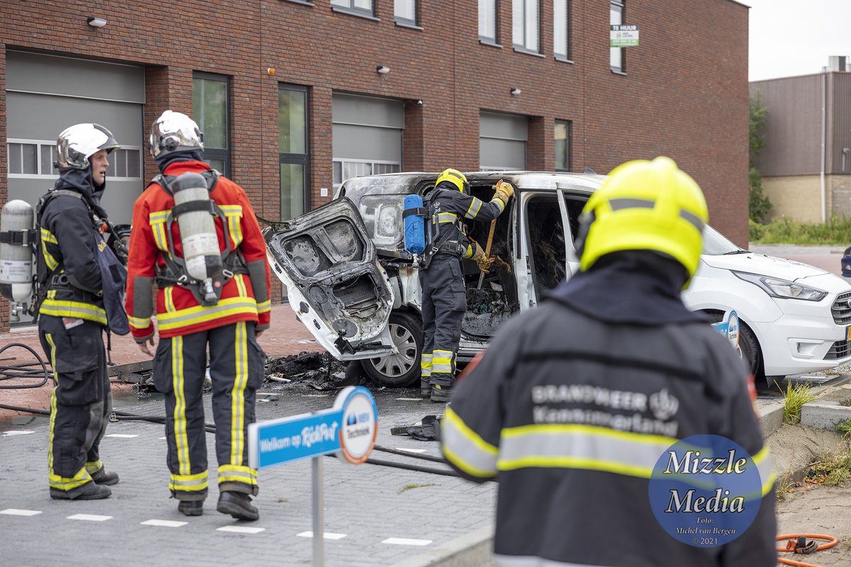 Busje met accu's vat vlam in #Boeingavenue #Schiphol-Rijk #middelbrand