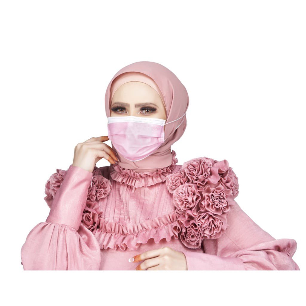 ohweenaaa's tweet photo. guys siapa tau mask apa yang che ta pakai ni? cantik betul color dia 🥺🥺

#himaya #Himayamy #rozitachewan #cheta #beraniitujelita #pelitupmuka #kesihatan #dudukrumah #kekalselamat #kitajagakita #blushrose #pink #merahjambu #halalmask #himaya #medicalmask https://t.co/KAQ6ABMADx