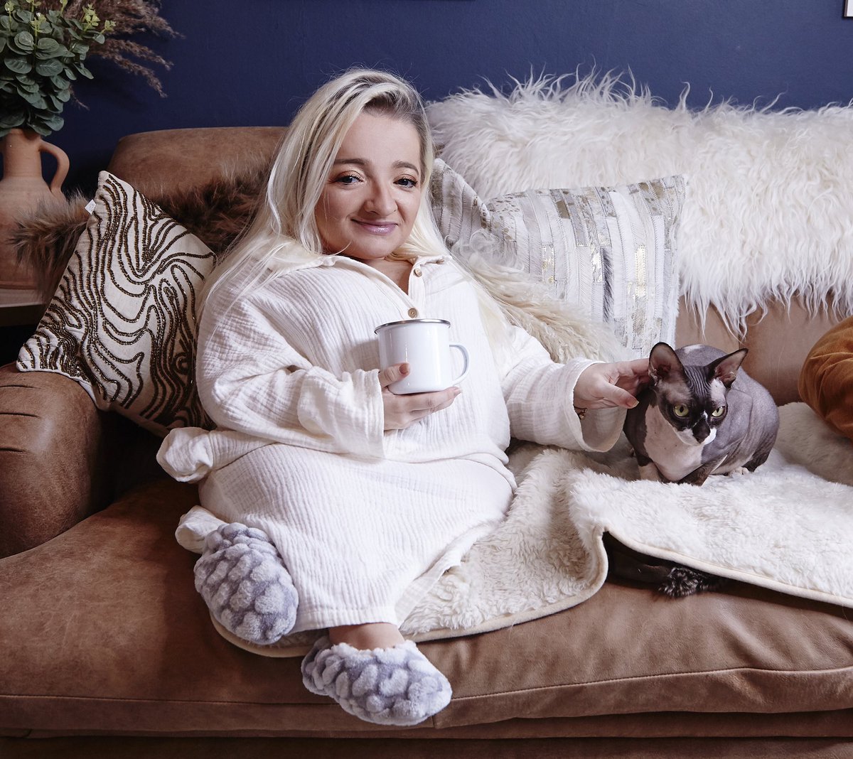 So proud to be supporting @MacmillanCancer and their Coffee Morning 💚 
They’re facing a huge drop in donations due to the pandemic. 200,000 people living with cancer could miss out on support. 
Please sign up at: coffee.macmillan.org.uk 📸 <a href="/nickyJphoto/">nicky Johnston</a>