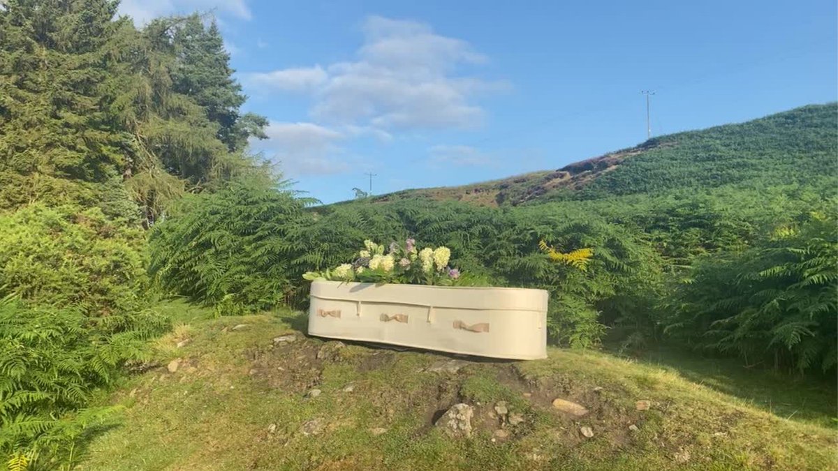 jcatkinson's tweet photo. Some beautiful shots from Delanoy Funeral Services of one our Wool Coffins out in the open.

@AWHainsworth

https://t.co/vVABo6rX8o

#jcatkinson #coffins #quality #commitment #innovation https://t.co/DnOLliW6H9