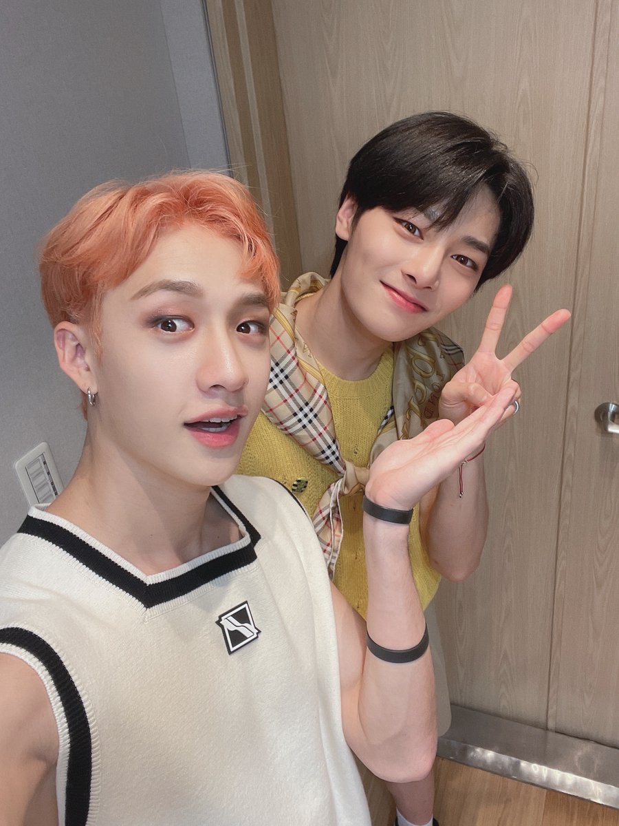 [NO EASY CHALLENGE]

오늘의 NO EASY CHALLENGE (Drawing by 한) 
도전 결과를 공개합니다🦊🐺🙌

#StrayKids #스트레이키즈
#NOEASY
#소리꾼 #Thunderous
#NOEASYCHALLENGE
#YouMakeStrayKidsStay