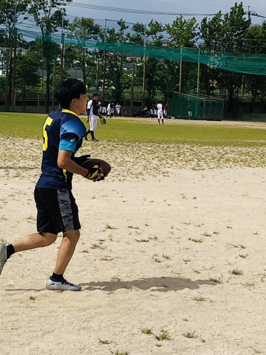 marines_uon's tweet photo. 🏈部員紹介🏈
#25 三戸健聖　 RB/DB
学科▷地域創造学部実践経済学科
出身▷岡山県

1年生の中で1番のしっかり者で、けんちゃんと呼ばれています🥳
日焼け対策もバッチリなけんちゃん👌✨
けんちゃんにとって初のチームスポーツ、期待が高まります🔥🔥

#長崎県立大学
#アメフト部
#MARINES
#部員紹介 https://t.co/6Aq67Om2E7