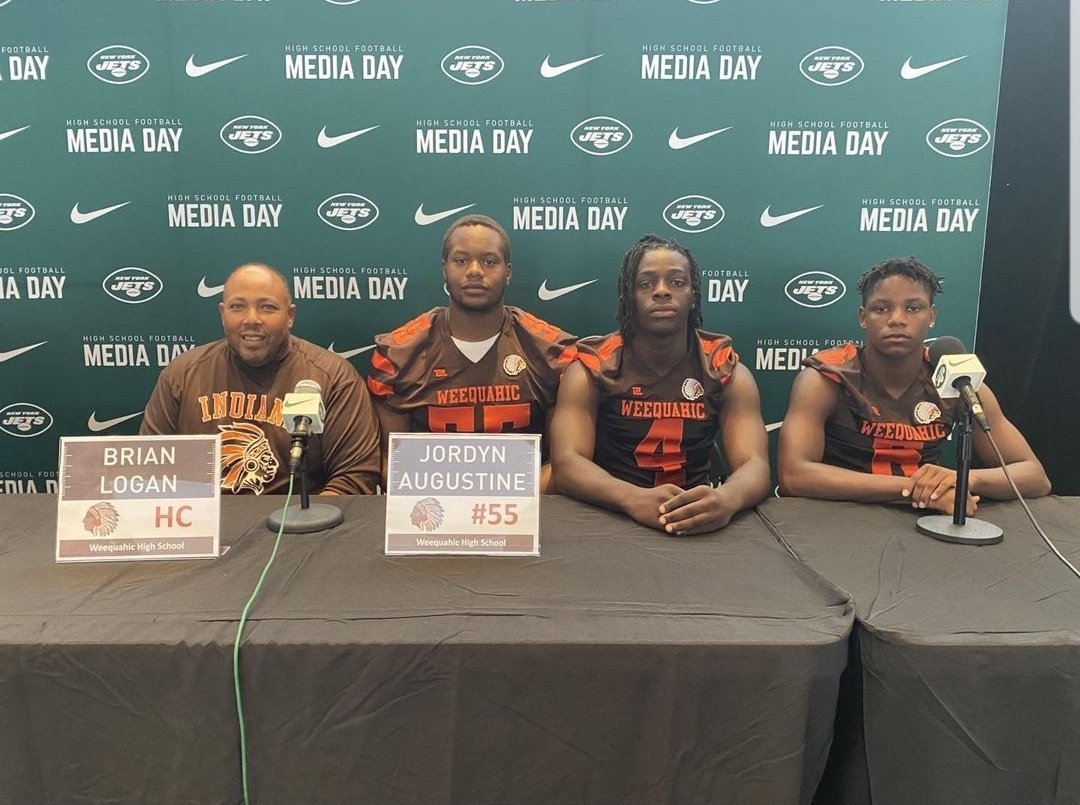 WeequahicHSFB's tweet image. 2021 NY Jets NJSFC Media Day. 8 days til we open, Sept 3rd 🔥

HC Brian Logan with Senior @Jordan55ip and Juniors @AndreJenkinsonj @ihsim1 #IPNation