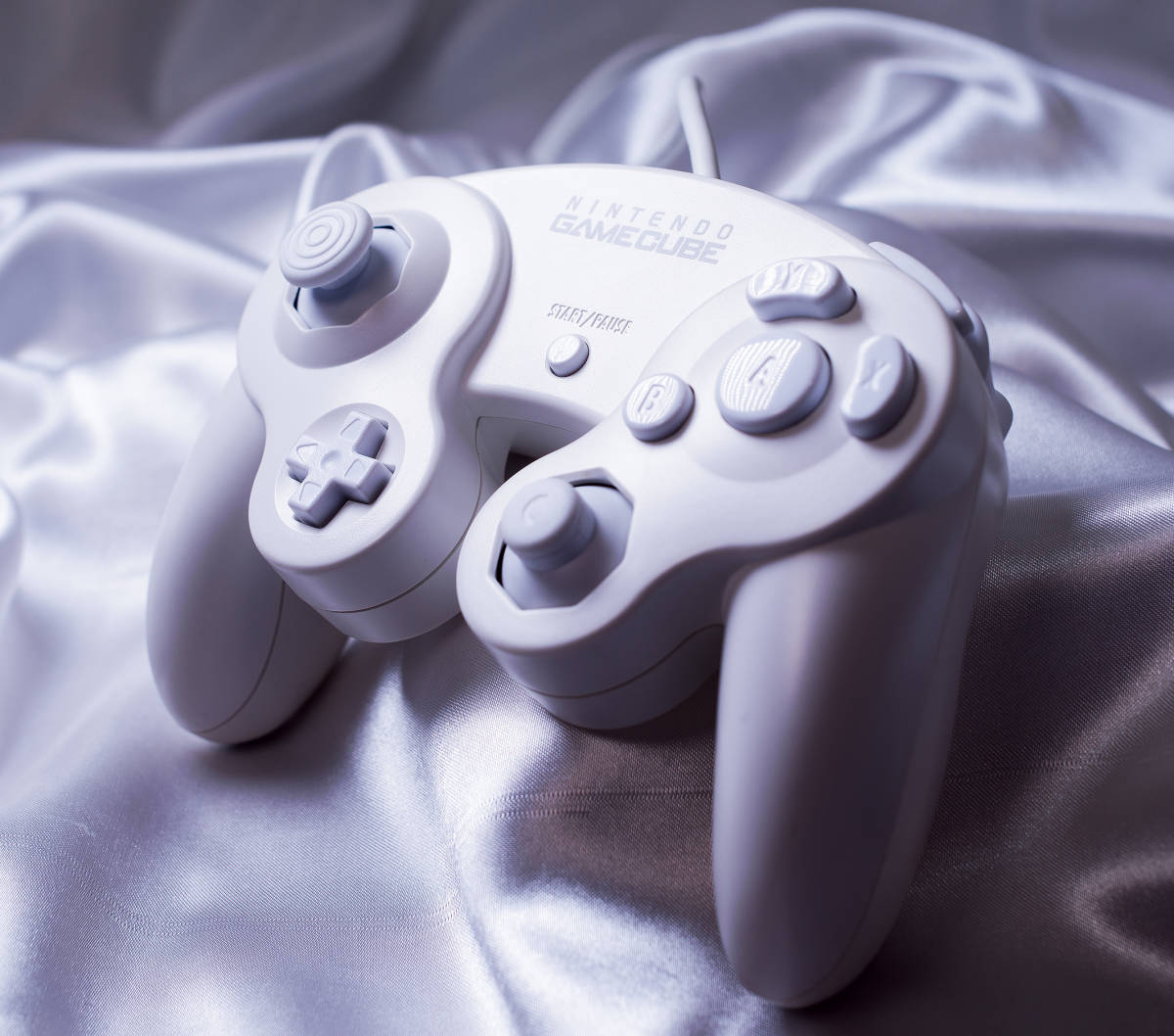 NintendoMemo's tweet photo. Just a tweet about cool custom GameCube controllers... 😍 Have a nice day! ✌ #NGC https://t.co/5bMckKFV5O