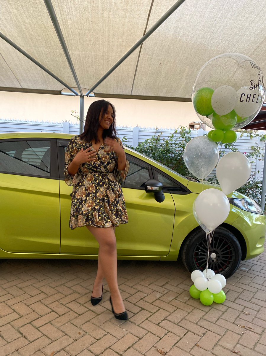 _chelseajade's tweet photo. get in losers, we’re turning 21 💚 https://t.co/xr7SDiUIAO