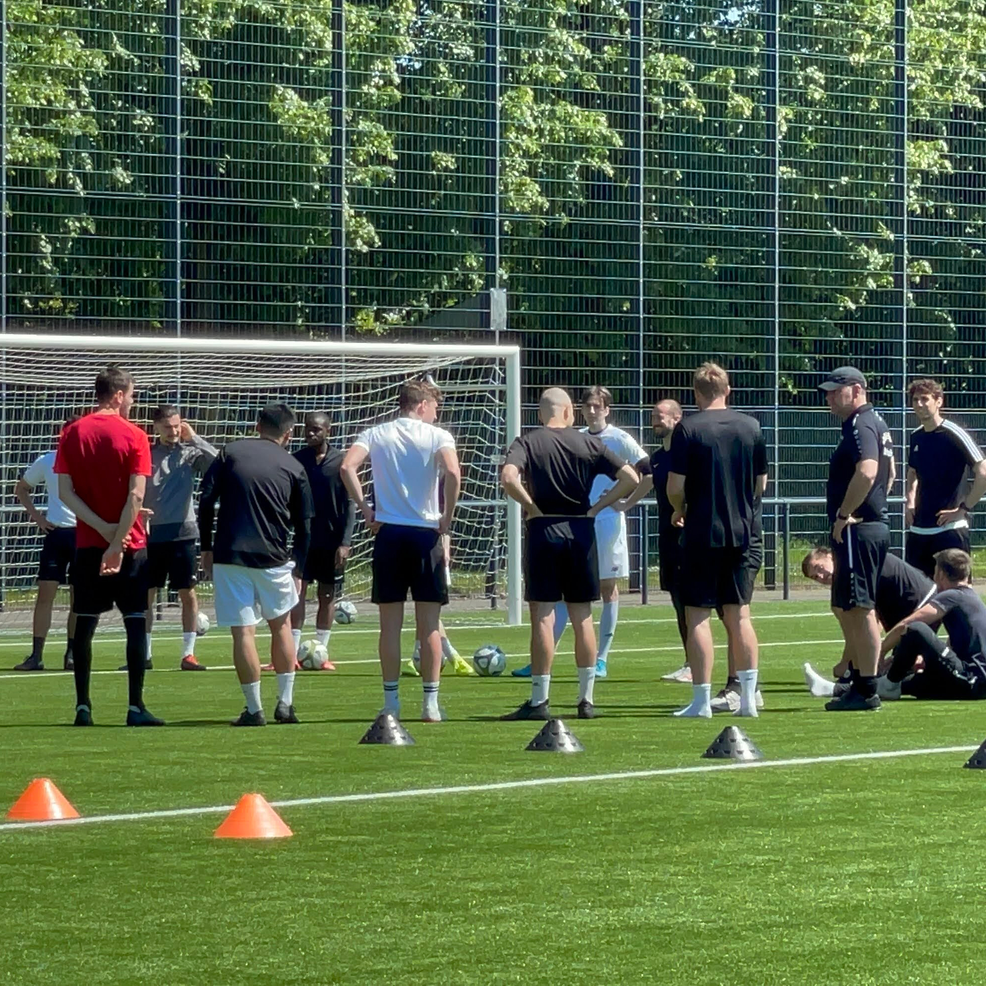 Footballior ドイツサッカー留学サポート ドイツ留学生 トライアウト 012 デュッセルドルフを拠点とする ドイツ6部 Sw Dusseldorf への練習参加 畝尾光選手 大槻俊樹選手 デュッセルドルフ Dusseldorf サッカー ドイツサッカー サッカー留学