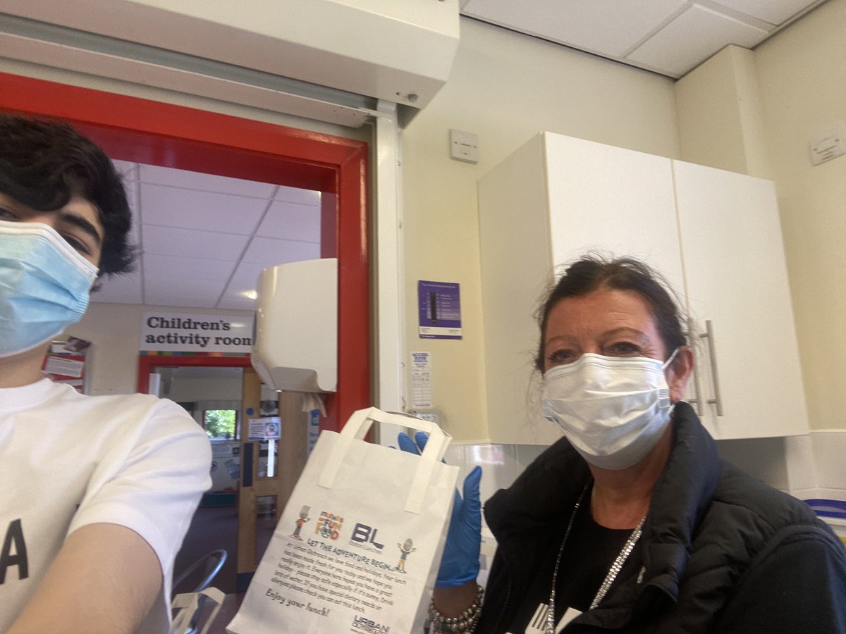 AsdaBolton's tweet photo. @AsdaBolton #aadam Patel #volunteering today #oldhams children centre giving @UrbanOutreachUK #BL21 packed lunches to the children ! https://t.co/wna8afb4i7