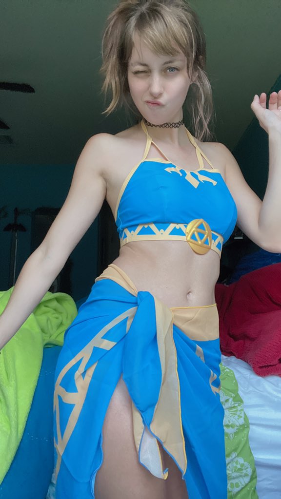 2 pic. I got these awesome weeb swimsuits and summer is ending 🙃 Recognize any? #anime #swimsuits https://t.co/EGPeRSrcep