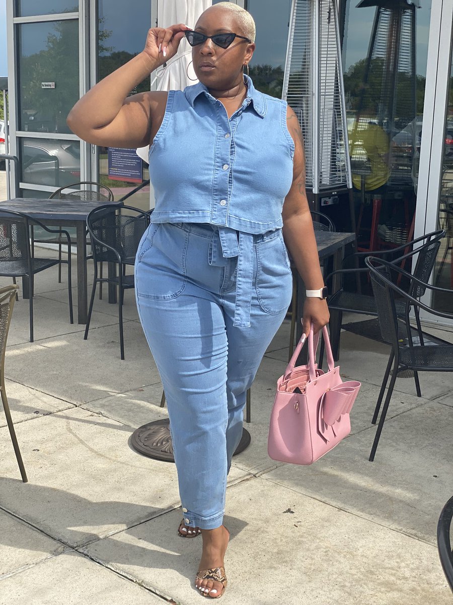 cuteassegg's tweet photo. Really loving this denim 💙💅🏽 #FTFBABE https://t.co/df1LY2jRa3