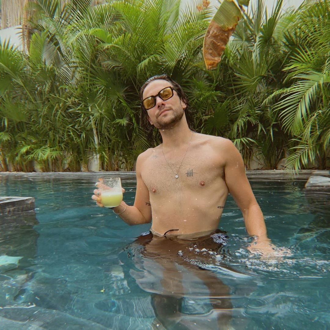 📷 Jack Falahee | Instagram 
...
Believe it or not it’s me in a pool