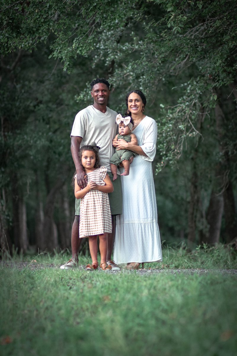 itsAWells_'s tweet photo. Love my beautiful family!
God is good to us!
🥰🙏🏾💙💚💙💚
#allisWells #itsaWellsthing #Wellsof4 #familypictures2021 https://t.co/oZOmgRmhG5