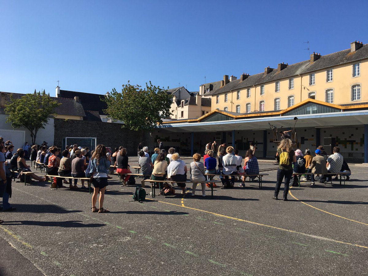 SVBretagne's tweet image. #PleinPhareBretagne RDV professionnel J2
dans le cadre du festival @LesRias (@FCQuimperle)
80 professionnel.les ont désormais rejoint le Parcours artistique #artsdelarue #espacepublic
en coopération avec @LeFourneau avec le soutien @MinistereCC (#francerelance) @regionbretagne.