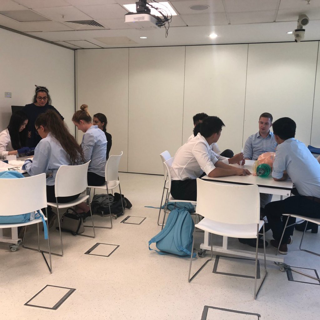 Try being a real Doctor for a Day tomorrow - get real work experience and gain clinical skills to stand out from the crowd and make your UCAS application a success!
Sat, 28 Aug
l8r.it/uacM