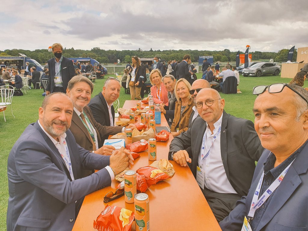 95_Mevo's tweet photo. Les entreprises adhérentes du @95_Mevo Medef 95 réunis pour déjeuner la #REF21 du @medef avec @DDaSilva95 et @b_chkroun https://t.co/g77MgegVBP