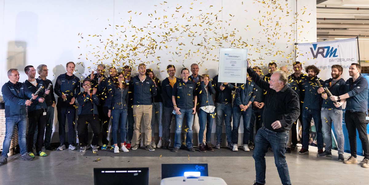 innopark_zh's tweet photo. #VRMSwitzerland hat den weltweit ersten Helikopter-Trainingssimulator entwickelt, der Virtual Reality vereint und der durch die Luftfahrtbehörde qualifiziert wurde. https://t.co/FPdsF4sKxe
#Flugsimulation #Helikoptersimulation #IPZ #VRM https://t.co/gttQPgDKgM