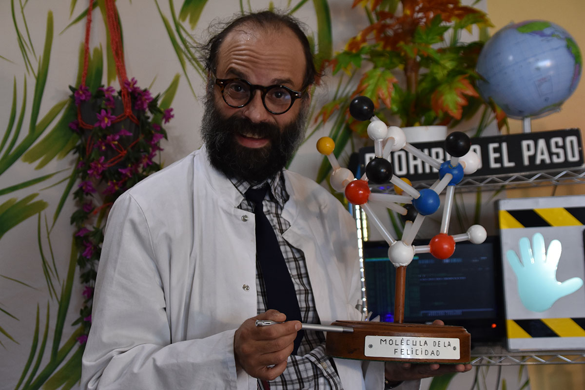 feriadeteatro's tweet photo. 🧠 Francisco J Quiros invita a descubrir grandes hallazgos de la ciencia en 'Pequeños cerebros', que podéis ver a las 12.30 horas en AFECIR #24FT #24FeriadeTeatro #Viernes27 #Estrenos #CiudadRodrigo #ArtesEscénicas https://t.co/Efkl30958S