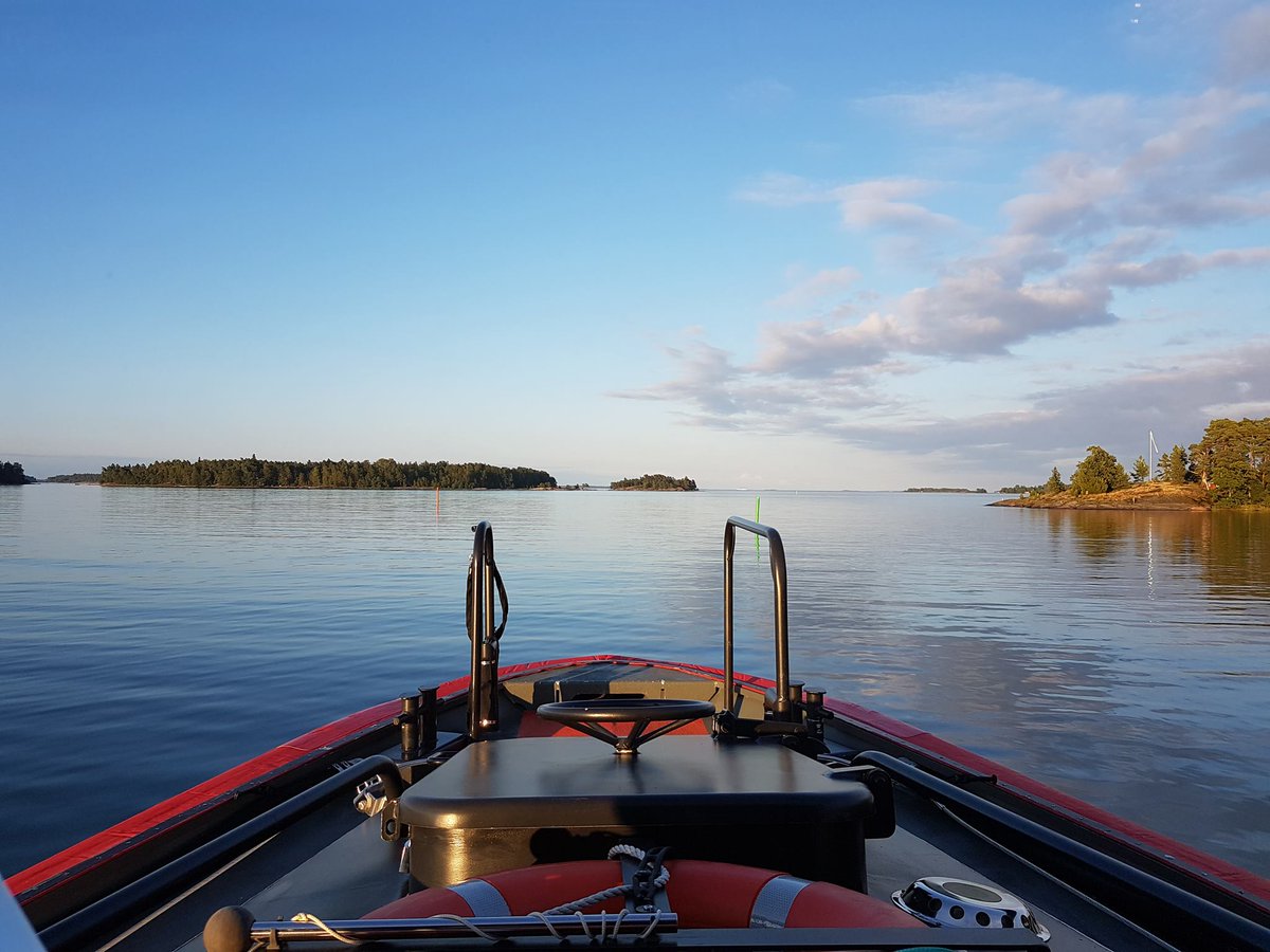 SAREspoo's tweet photo. Toiminta-alueemme on vain pieni siivu Itämerestä. Silti #Itämeri kokonaisuutena on meille hyvin rakas ja haluamme mahdollisimman monen pääsevän nauttimaan turvallisesti Itämeren tuomista mahdollisuuksista. Hyvää #itämeripäivä'ä! https://t.co/E80JoVTP9N