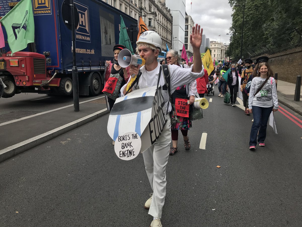 XrSouthEastUK's tweet photo. Itโs #BorisTheBankEngine ๐๐ป
Here at the #StopTheHarm march to raise awareness of the ecocidal #HS2 project @Hs2Rebellion
#StopHS2 https://t.co/riD9TFocqe
