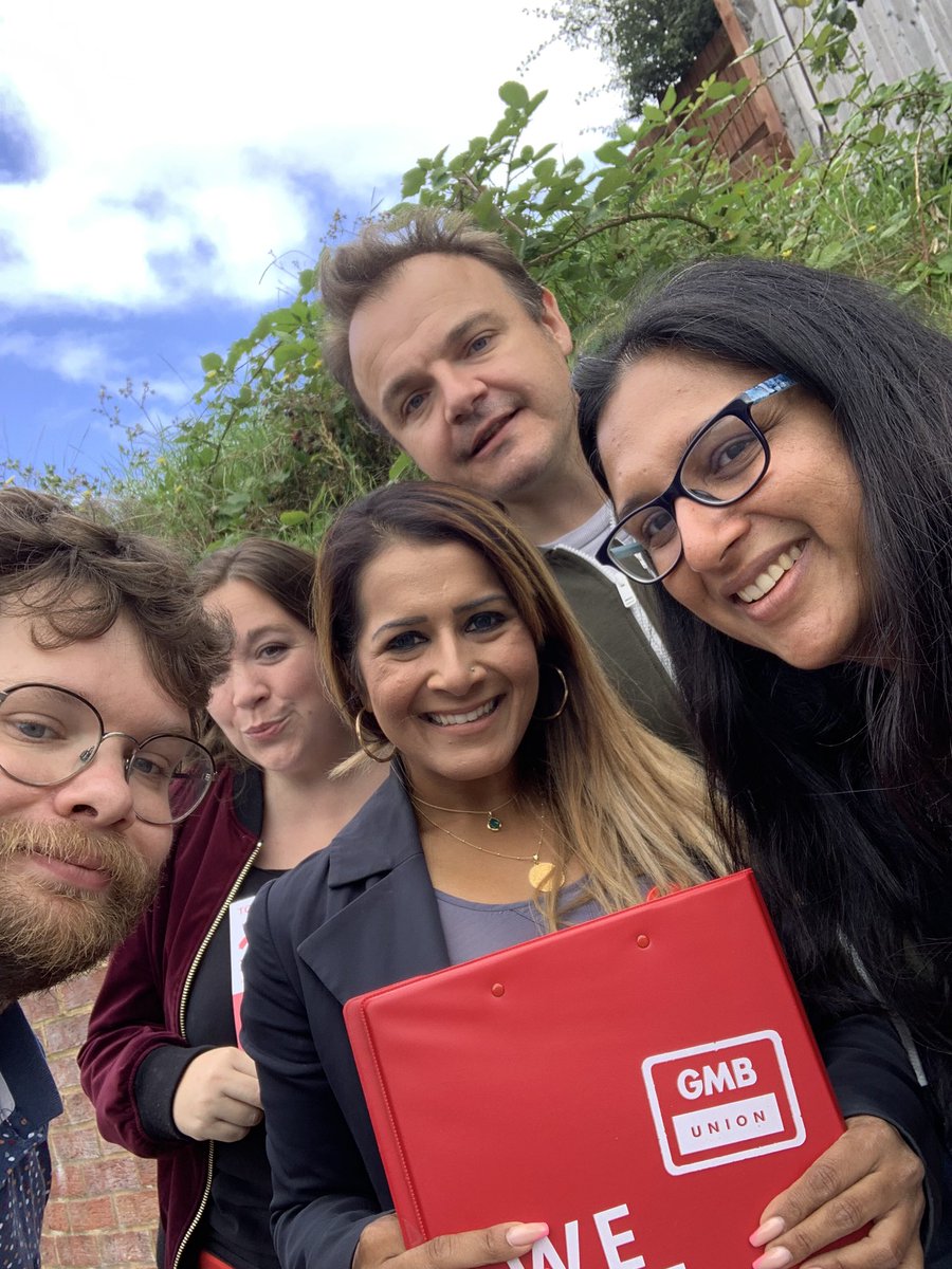 naushabah_khan's tweet photo. The Dynasty has a couple of extra members #expanding #stroodnorth #pollingday #labourdoprstep @cllrtrisosborne https://t.co/5LdDK3zw6J
