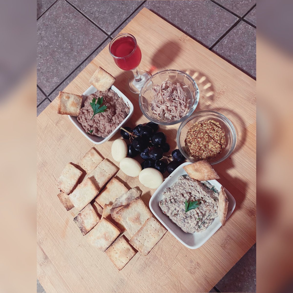 Eric5borommanyc's tweet photo. Little charcuterie board everything in this pic I made from scratch #culinayarts #escoffier https://t.co/W392auEuEY