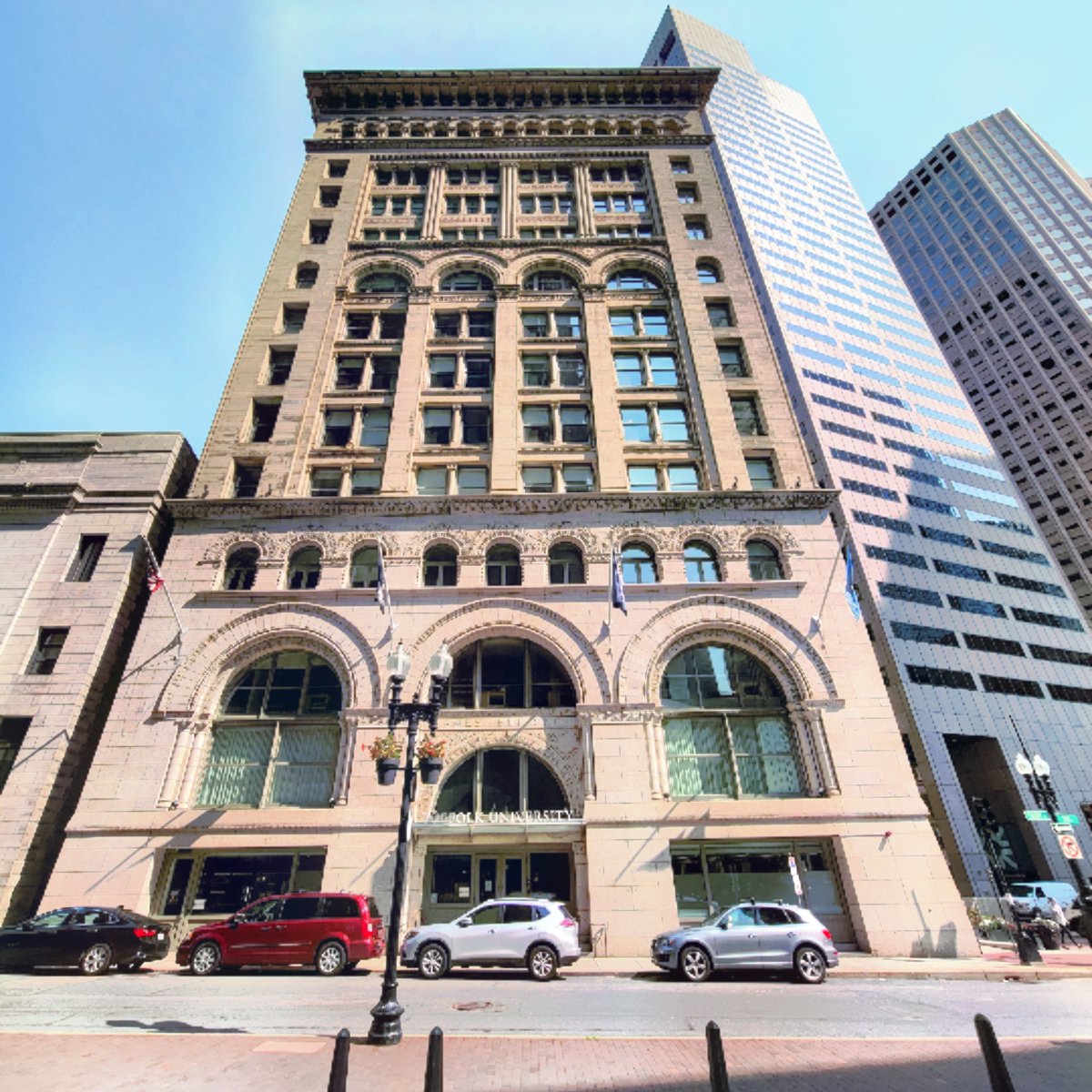 OnlyInBOS's tweet photo. Boston's first skyscraper, the fourteen story Ames Hotel, was converted into a dormitory after Suffolk University purchased the building for $63.5 million in 2019.

When the Ames building was complete in 1893, it was the tallest building in the City of Boston for twenty years. https://t.co/Odm2DnAgdh