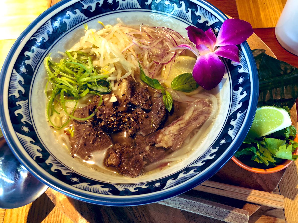 OBAchan358's tweet photo. ハワイの雰囲気でアジアの味わい。早く本場で食べたいですね。#konas https://t.co/2B0Qn5gyg4