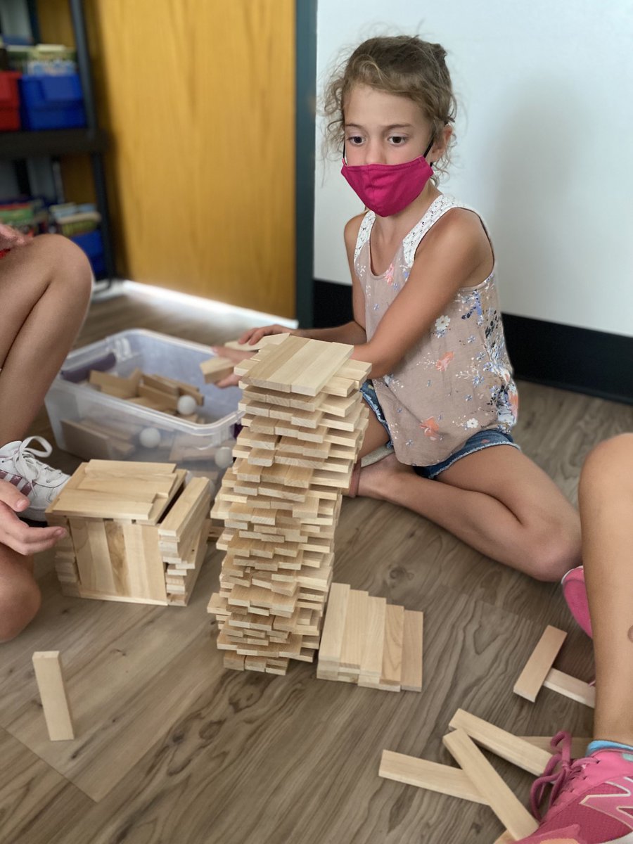 mrsscienceguru's tweet image. First STEM class with 3rd grade today.  We reviewed collaboration, refreshed our design thinking and enjoyed the story, What Do I Do With an Idea.” ⁦@HoughStreet220⁩ ⁦@barrington220⁩ ⁦@KEVAplanks⁩