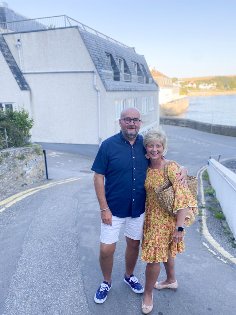 Thursday was our final evening in St Mawes!!💙💕💙

Home later today …. 🥰
.🌊
.🐠
.🐚
#stmawes #finalevening #homesweethome