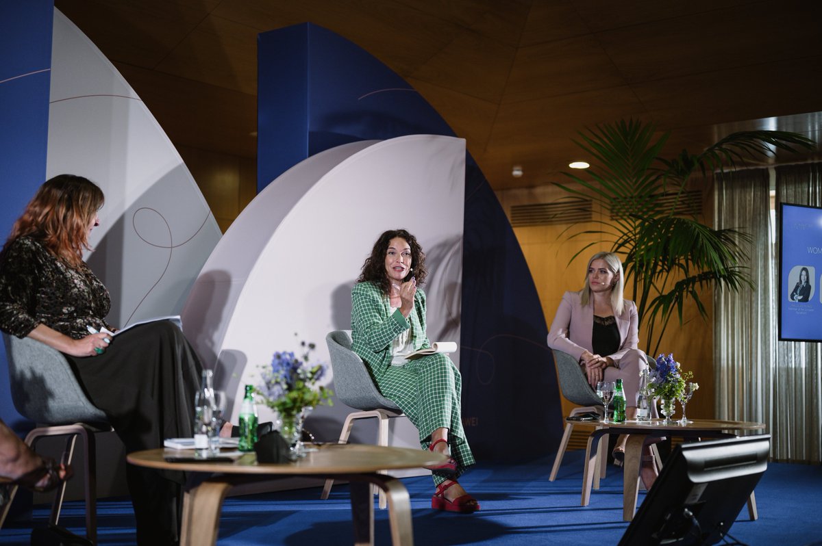 Anetttu's tweet photo. We need more women in tech – but how do we do that? Here is my recap article of the panel organised by @EuLeadership  https://t.co/w052J6Dnjj #WomeninTech #CloseGenderGap @e_estonia https://t.co/U7SwRXjwD8