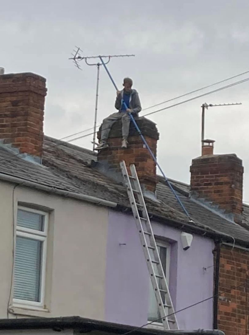 GutterProSophie's tweet image. You&apos;ll ALWAYS find someone willing to do things cheaper.

We pride ourselves on charging a fair price for a SAFE and PROFESSIONAL service.

Keeping our staff AND customers safe from harm.

Cheaper is RARELY better 😊

#guttercleaning #gutterpro