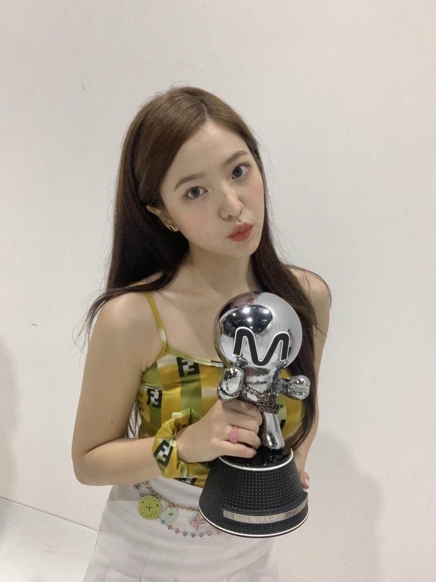 E9tzBijVIAAI_ft?format=jpg